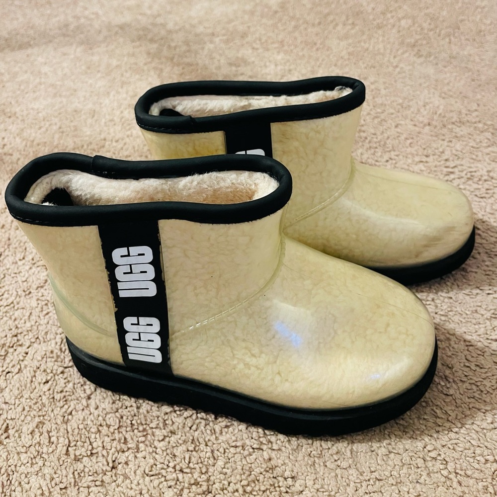 UGG Kids Boots in Cream and Black